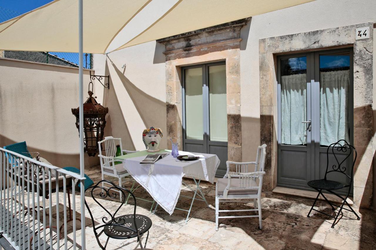Dimora Di Catullo - Ospitalita Di Charme Villa Palazzolo Acreide Bagian luar foto